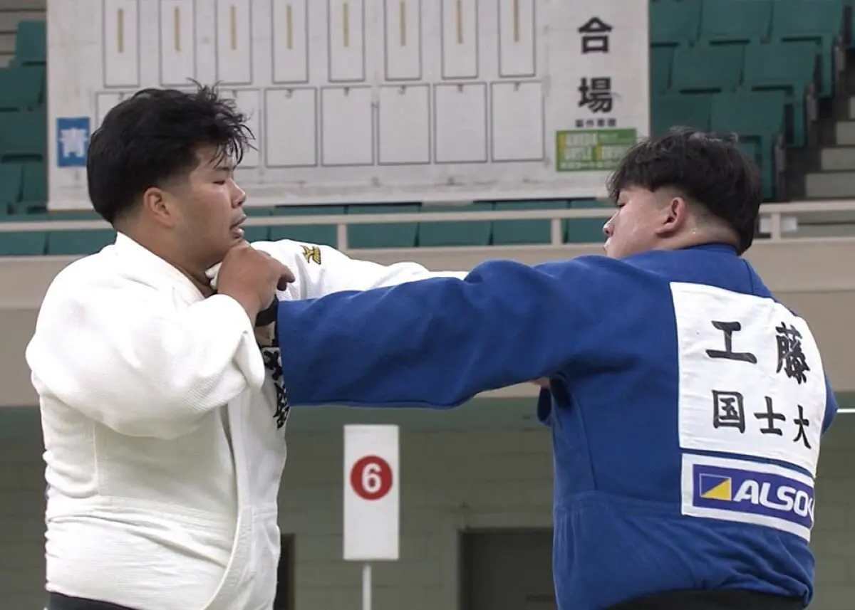 100kg超級の決勝で熱戦を繰り広げる本学2選手